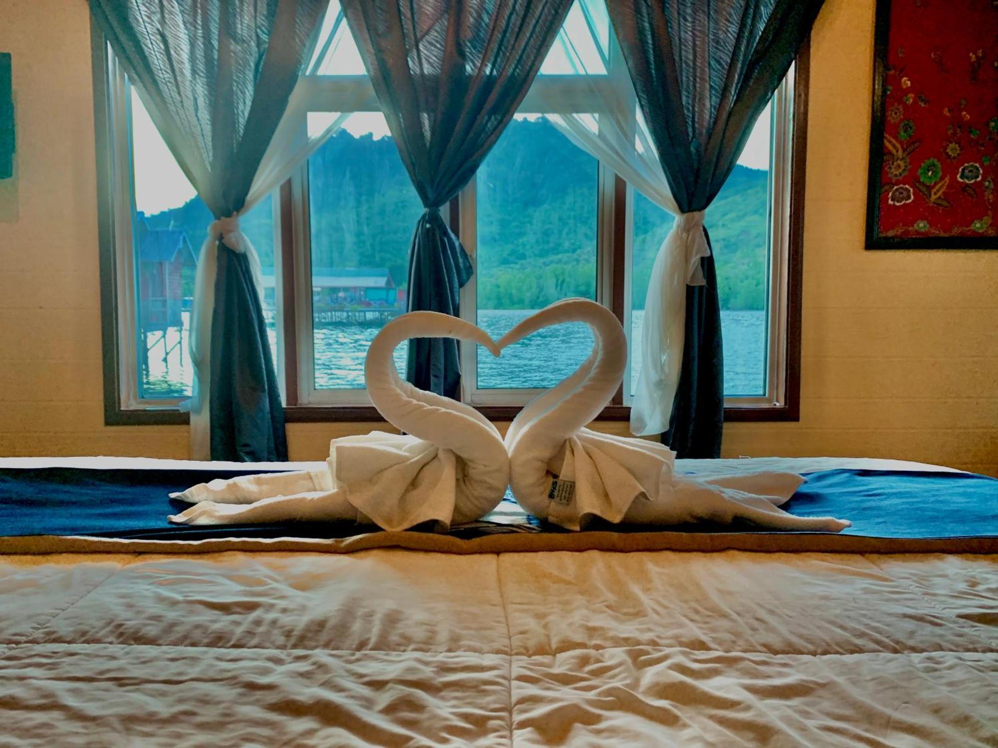 Parapat Water Village Resort Semporna Buitenkant foto