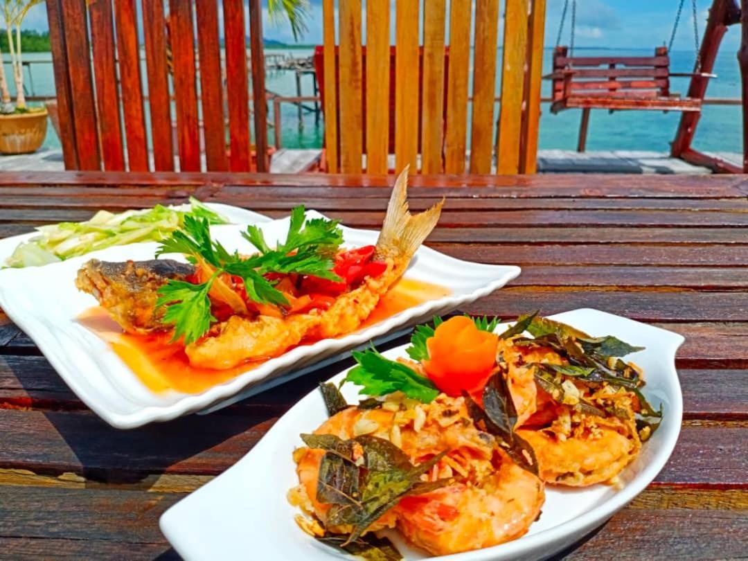 Parapat Water Village Resort Semporna Buitenkant foto