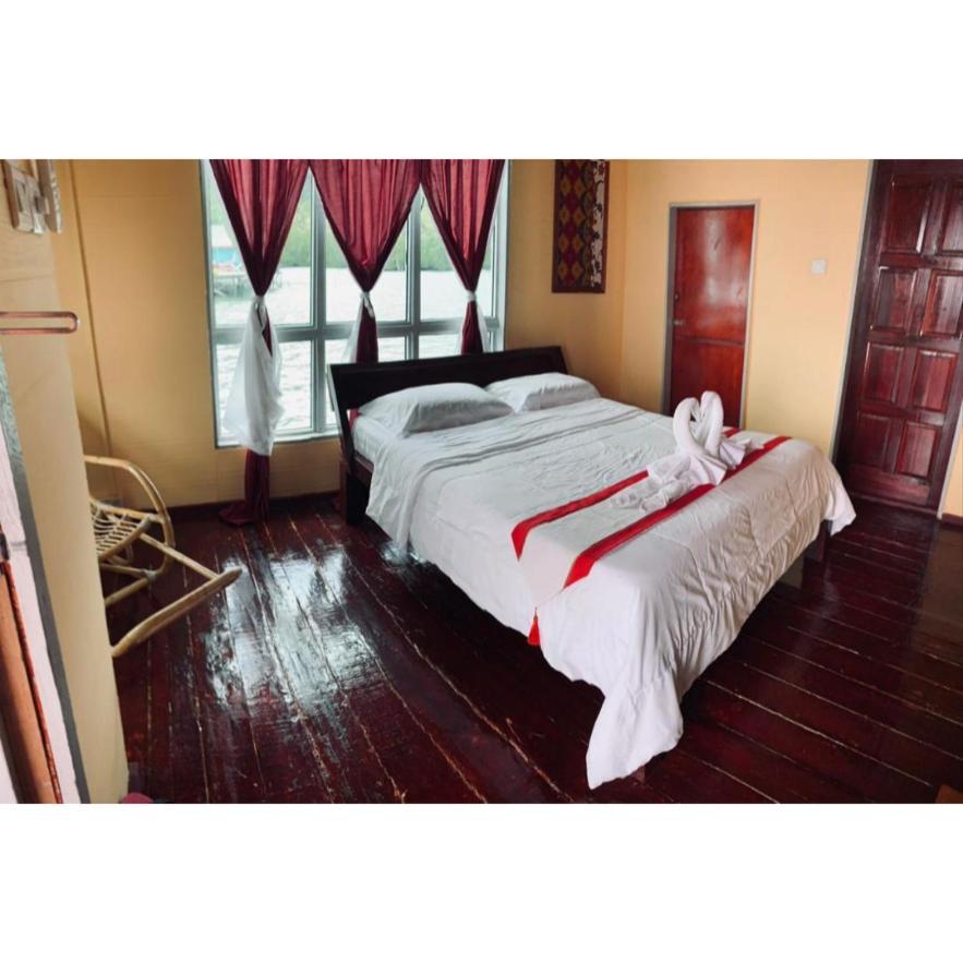 Parapat Water Village Resort Semporna Buitenkant foto